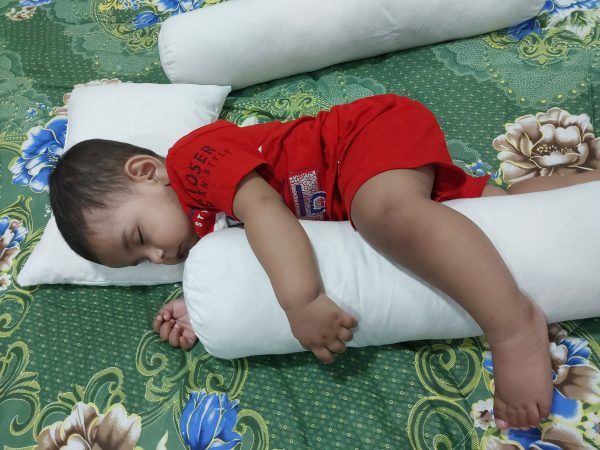 ২টি শিমুল তুলার কোল বালিশ এবং ১টি শিমুল তুলার মাথার বালিশ বেবি সেট